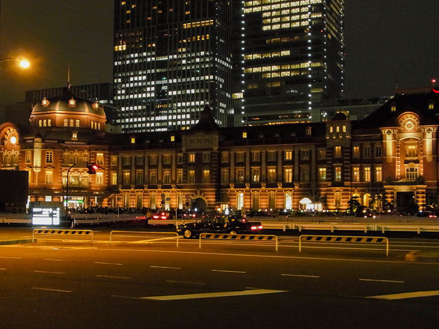 2012/10/1に100年前の姿に戻った夜の東京駅の夜景2