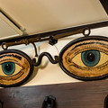 写真: 大きな眼鏡の看板