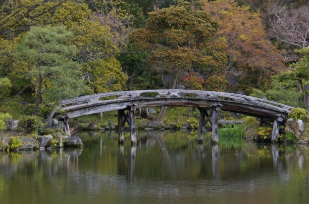 写真: 京都渉成園の侵雪橋（Shin-setsu bridge）