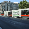 写真: ウィーン市内のトラム