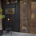写真: 木製のドアは好き