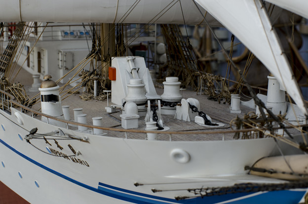 写真: 帆船日本丸(模型)の甲板
