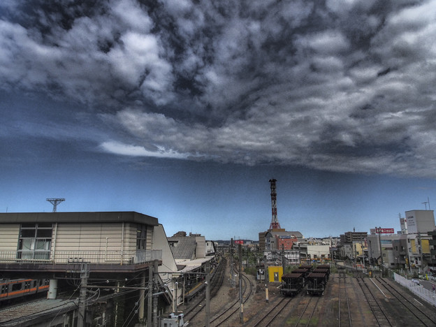 写真: 印象的な雲@東京,JR八王子駅