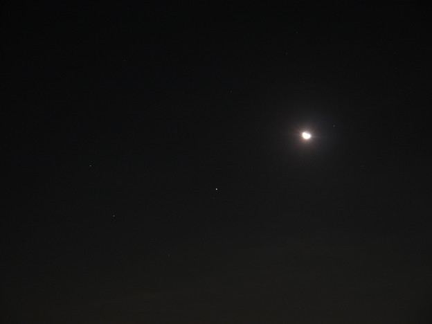 写真: 月と木星とふたご座と
