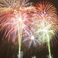 写真: ネオン色の花火