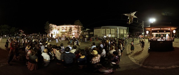 写真: 2012年8月26日　｢郡上踊り｣開始前のプレイベント　　太鼓演奏　　郡上八幡旧庁舎記念館前　　360度パノラマ写真