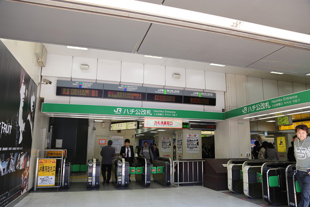 写真: 渋谷駅ハチ公前改札口
