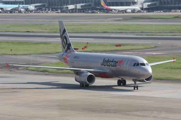 写真: ジェットスタージャパン　エアバスA320　JA02JJ　（2）
