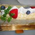 写真: CIMG9848　昨夜のデザート、ロン姉ちゃんにお疲れ様！誕生日以外のケーキだなんて珍しいでしょ？