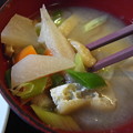 写真: 和可山食堂 ソースカツ丼 汁付き 味噌汁の具材の様子