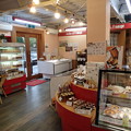 写真: アトリエ・ド・フロマージュ 軽井沢チーズスイーツの店 店内の様子