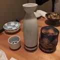 写真: 八重菊 日本酒（燗：二合）、梅酒