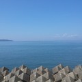 写真: 牡鹿半島の青い空と海