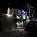 写真: Sample 32S 夜景、パン屋とレストラン