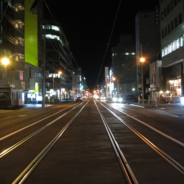 夜の市電線路