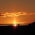 写真: 夕陽と太陽柱