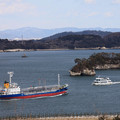 写真: 松島湾・船の往来