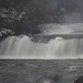 写真: 凄まじい滑津大滝