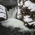 厳寒の釜淵の滝