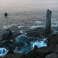 写真: 折石に波寄せて