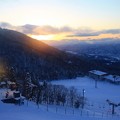 写真: 夕暮れのスキー場