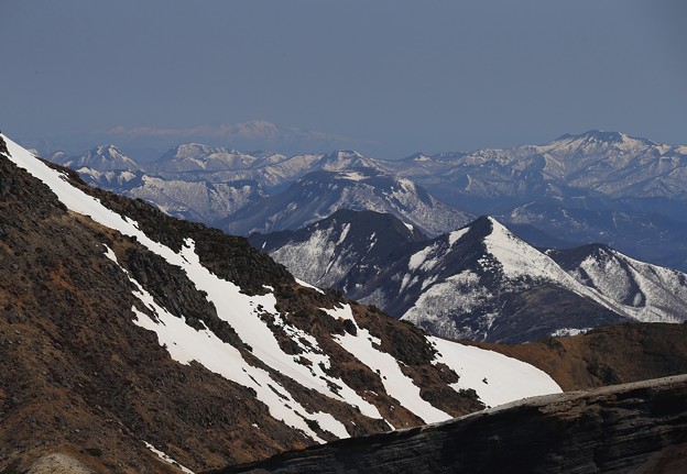 写真: 蔵王から眺める峰々