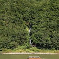 写真: 最上川・白糸の滝