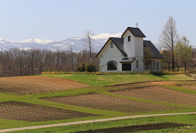 写真: 高原の教会
