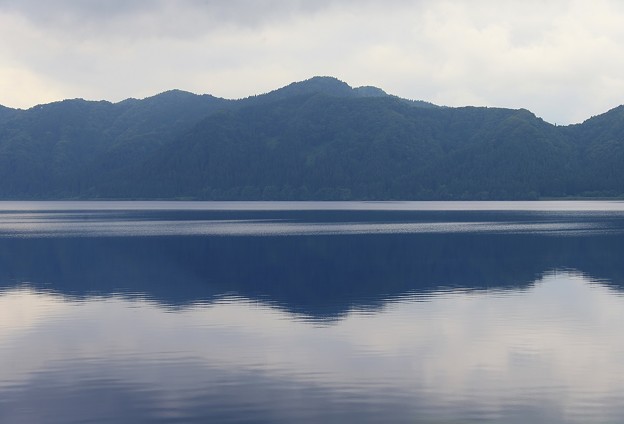 写真: 深さ日本一の湖