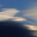 写真: 暗雲と彩雲