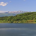 写真: 蔵王と釜房湖の春景