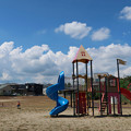 写真: 猛暑日の児童公園