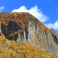 Photos: 巨大岩も秋模様