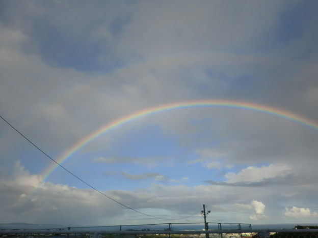 写真: メイクマン・ユーマン店の駐車場から撮影。その１,#沖縄,#沖縄本島,#虹