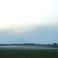 写真: 夕霧と利尻富士