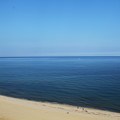 写真: 空と海と白い砂