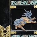 写真: 唐門の扉彫刻