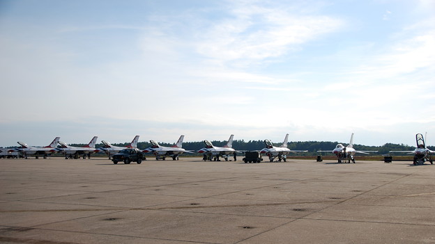 写真: Eight Thunderbirds 8-24-12