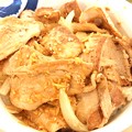 写真: 今日の夕食は松屋、新発売の生姜焼き丼480円(大盛り)。予想通り生姜焼き定食の丼ぶり版だった。
