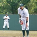 写真: JR東日本 声で投手を鼓舞する石岡諒太選手