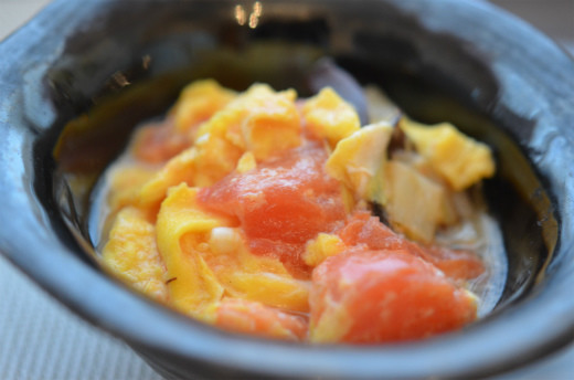 写真: 1日目夕食：木耳とトマトの卵炒め