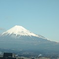 写真: 今朝の富士山(車窓より)
