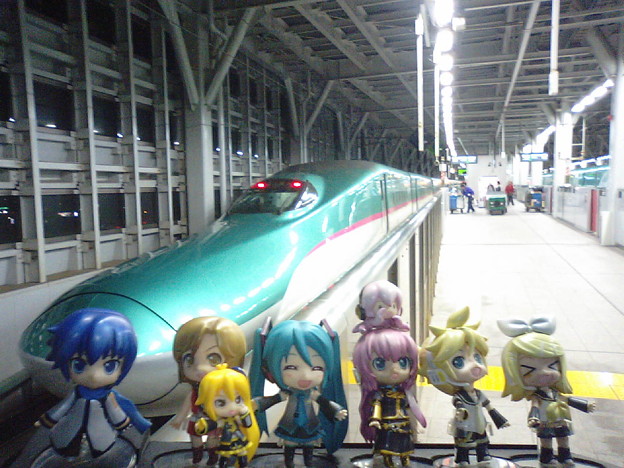 写真: ミク：「それでは、みっくみく新幹線でヅバビューーーーンと東京に帰...