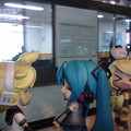 写真: リン：「仙台駅にゃう♪」 ミク：「レンくん、まだ起動しないねーｗｗ...