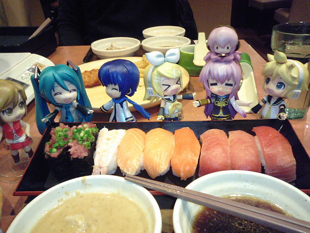 写真: リン：「お寿司キターーーーーー！！」 ルカ：「きゃあぁぁぁぁッ！！...