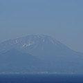写真: 美保関灯台から大山を望む