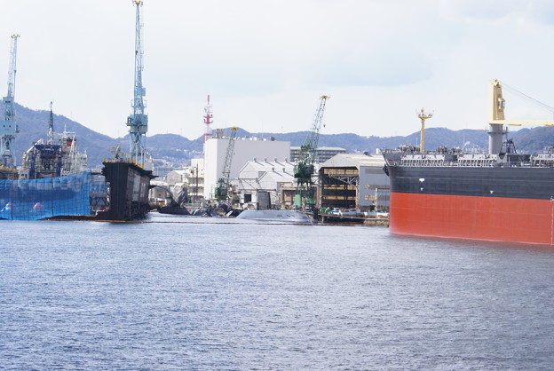 写真: 神戸港めぐり_06　川崎重工業　自衛隊潜水艦