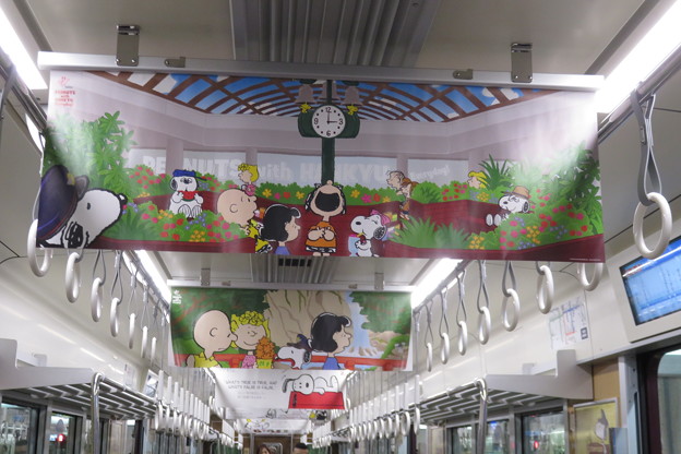 写真: スヌーピー　阪急電車の車内広告_01