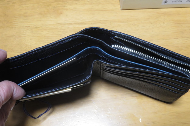 写真: 新しいお財布　お札は２ケース