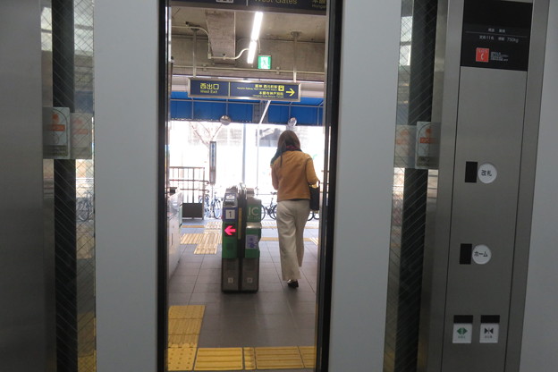花隈駅改札　エレベーター_05